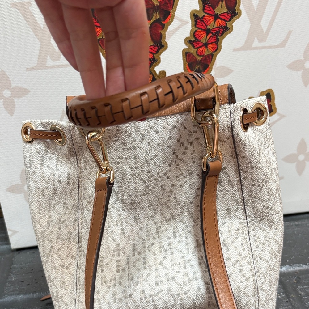 Michael Kors MK XS Viv Pebble Leather Convertible Backpack Crossbody - Picture 9 of 15
